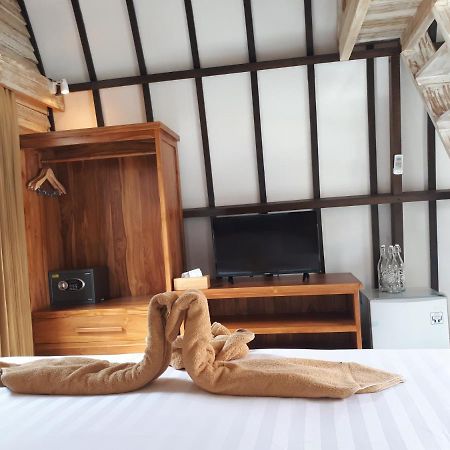Coco Bale Hotel Gili Meno Exterior photo