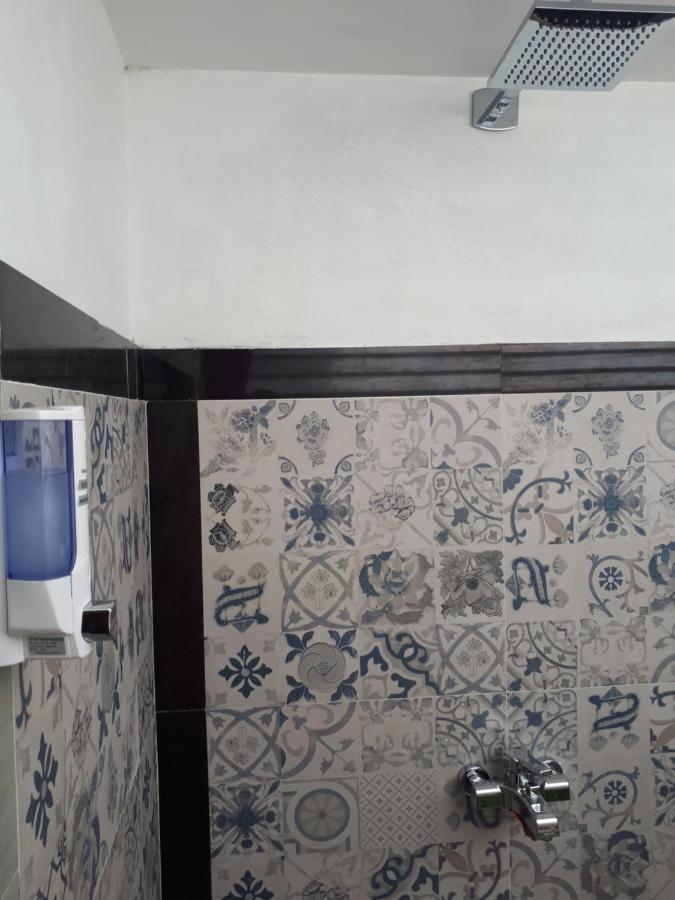 Coco Bale Hotel Gili Meno Exterior photo