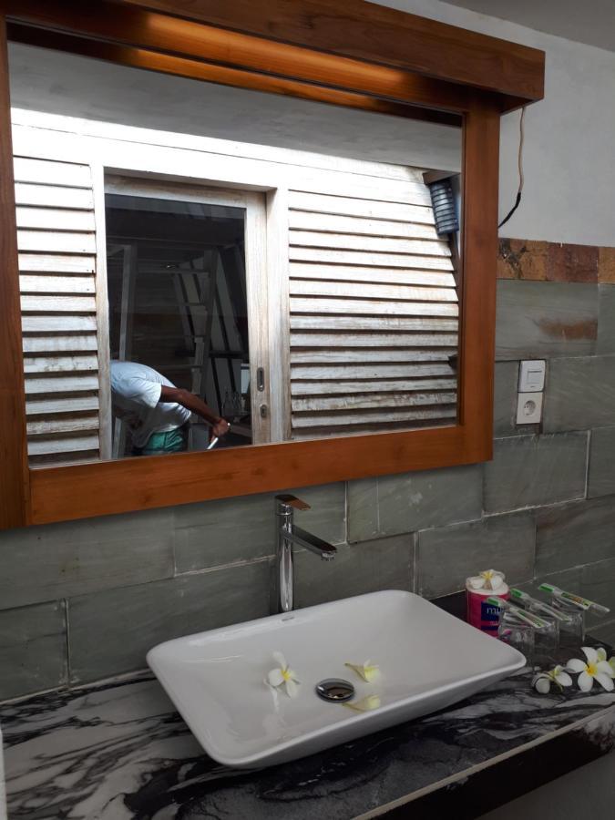 Coco Bale Hotel Gili Meno Exterior photo