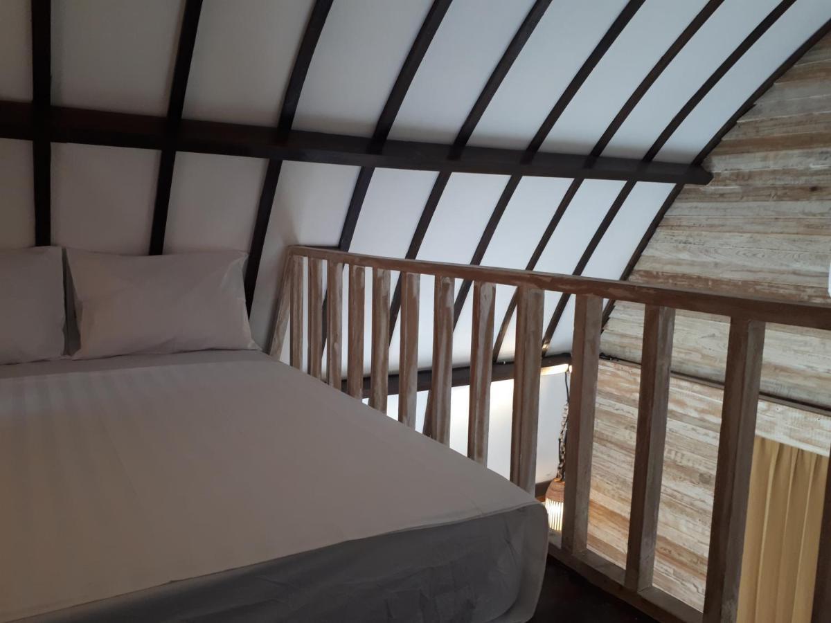 Coco Bale Hotel Gili Meno Exterior photo