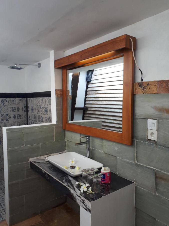 Coco Bale Hotel Gili Meno Exterior photo